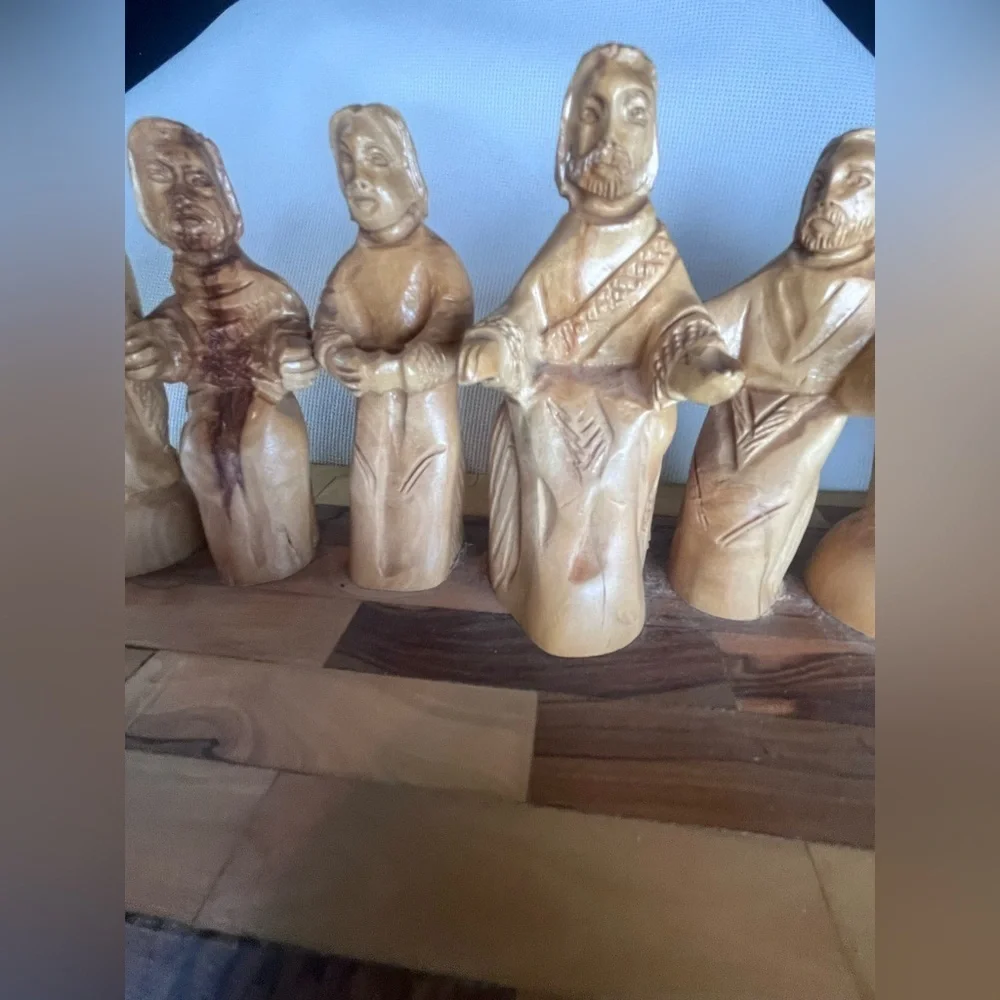 Last supper wooden display plague figurines stationary disciples Jesus